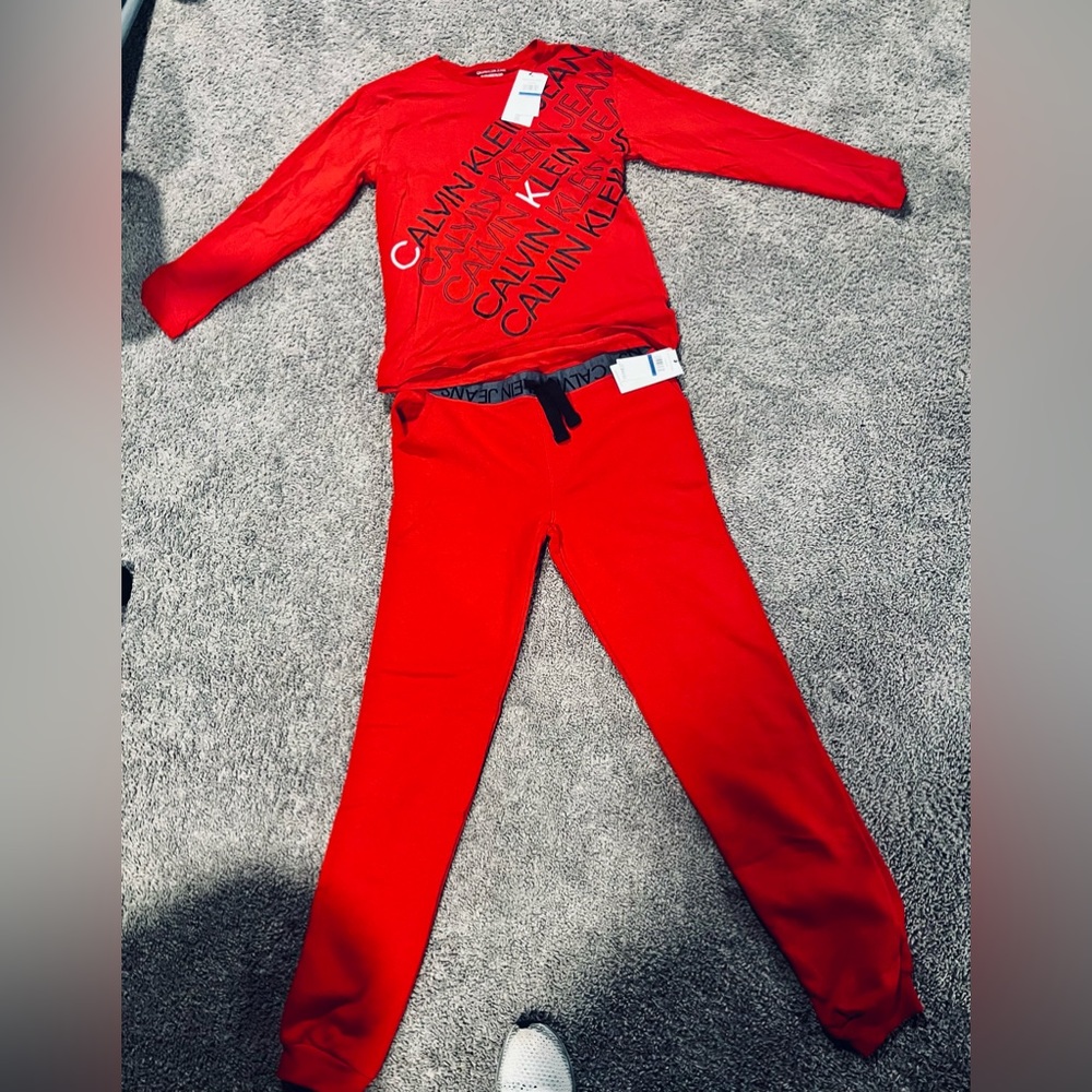 NWT- boy/girl  Calvin Klein logo waist band jogger with matching long sleeve tee